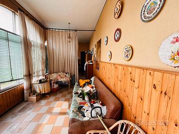 Indipendente con cortile e ampi spazi