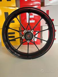 Cerchio anteriore Mv Agusta nero con profilo rosso