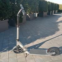 Monopattino Oxelo colore grigio metallizato