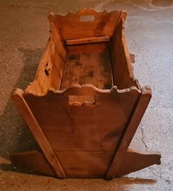 Antica culla di origine trentina o fioriera