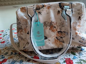 borsa bianca con decori farfalle e fiori