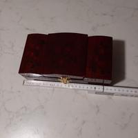 Portagioie in legno bordeaux e raso rosso