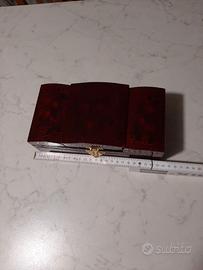 Portagioie in legno bordeaux e raso rosso