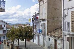 Casa indipendente di 105 m² con più di 5 locali a 