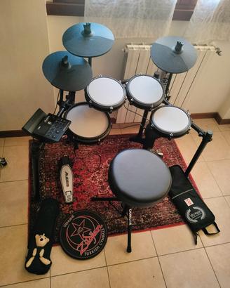 batteria elettronica Alesis NitroMax con accessori