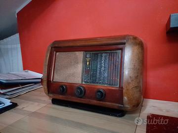 Radio Minerva 425, in radica di noce anno 1941