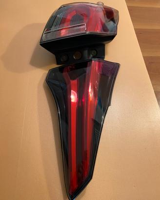 Faro posteriore sinistro Toyota Rav 4 2018
