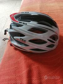 casco Mtb e bici da corsa. 