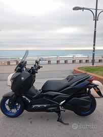 YAMAHA X-MAX 300 Iconic Black