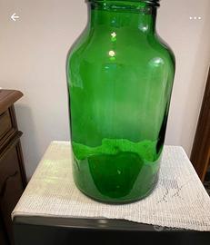 Contenitori in vetro per arredi casa ed esterno.