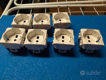 presa schuko bivalente Ticino light