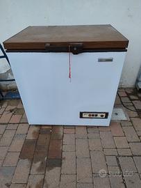 freezer funzionante in buone condizioni 