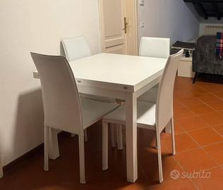 Tavolo bianco allunganile 90x90 (90x180) e 4 sedie