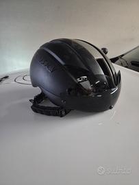 Casco bici con lente integrata. 