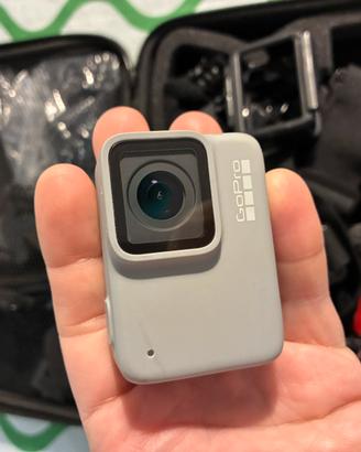 GoPro Hero 7 White + accessori