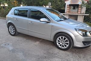 Opel Astra del 2004 berlina