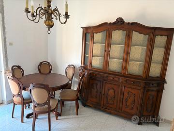 Soggiorno - credenza tavolo tondo divano poltrone
