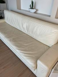 Elegante divano in vera pelle color crema