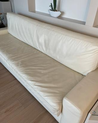 Elegante divano in vera pelle color crema