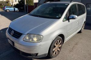 VOLKSWAGEN Touran 7posti 2.0 16V TDI Highline mo