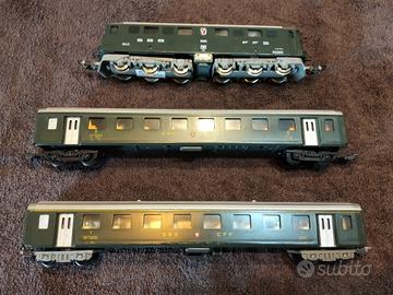 LOCOMOTORE PIÙ VAGONI