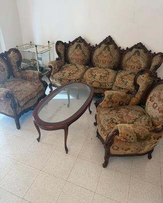 Salotto classico in legno intagliato