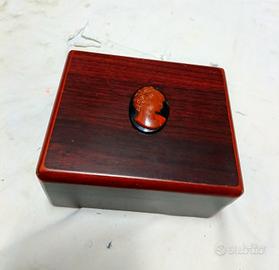 Scatola porta gioielli legno foderato con cammeo
