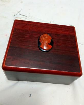Scatola porta gioielli legno foderato con cammeo