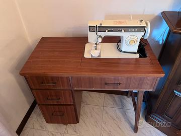 Macchina da cucire Singer vintage con mobiletto