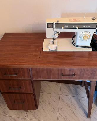 Macchina da cucire Singer vintage con mobiletto
