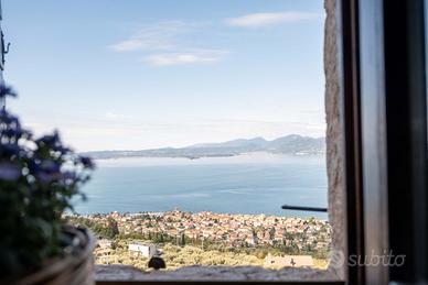 Appartamento in Rustico ristrutturato vista lago
