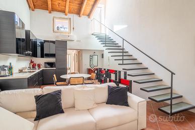 Indipendente con terrazzo e cortile ortigia