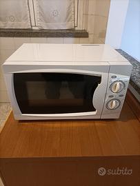 FORNO A MICROONDE DA 700W
