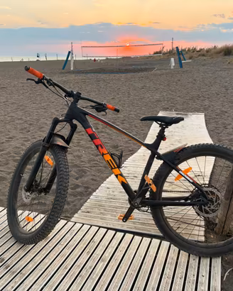 trek roscoe 8