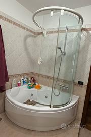 Vasca idromassaggio e vetri