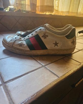 Sneaker Gucci Ace con Api e Stelle Ricamate 