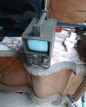 TV portatile anni 70 National commando 505