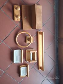 Set Accessori Bagno Vintage in Legno e Ceramica -