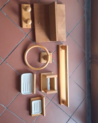 Set Accessori Bagno Vintage in Legno e Ceramica -