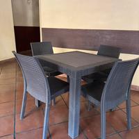 Set tavoli e sedie in rattan sintetico