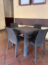 Set tavoli e sedie in rattan sintetico