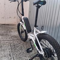 bici pieghevole con pedalata assistita 