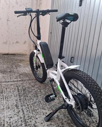 bici pieghevole con pedalata assistita 