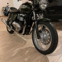 Triumph thruxton 900