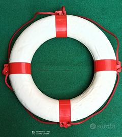 ciambella salvataggio in acqua💦