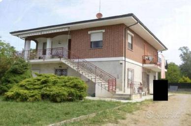 Immobile in asta di 233 m² con più di 5 locali a R