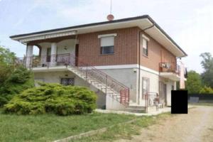 Immobile in asta di 233 m² con più di 5 locali a R