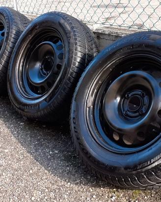 Pirelli 215 60R16 invernali+cerchi 50 euro TUTTO !