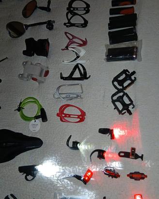 Accessori Bici.  Luce + Pompa + Cavalletto +