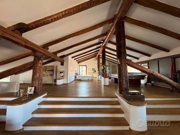 Appartamento di 190 m² con 1 locale a Bologna